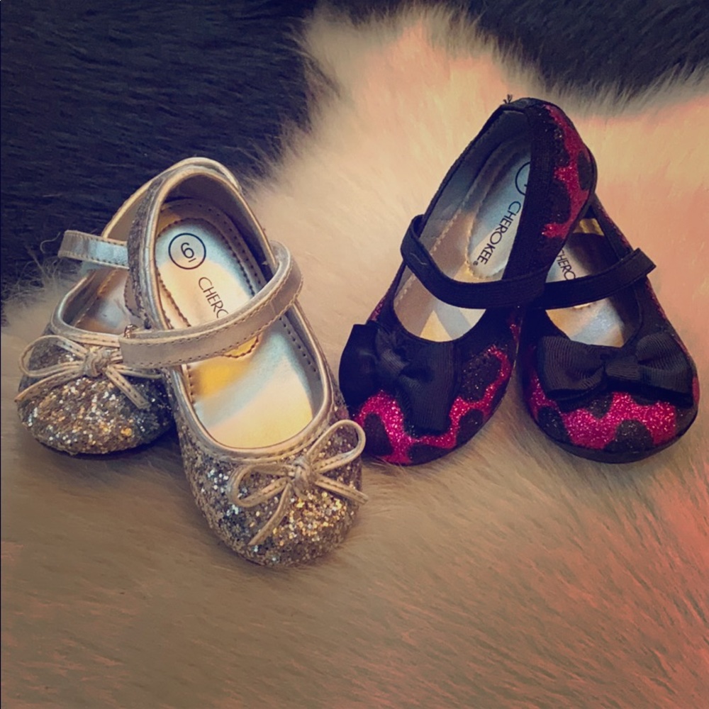 Pair of toddler girl sparkle shoes. EUC!